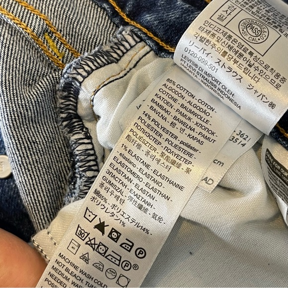 Levi's Womens Wedgie Straight Distressed Raw Hem Jeans Size 28 Button Fly - Picture 12 of 12